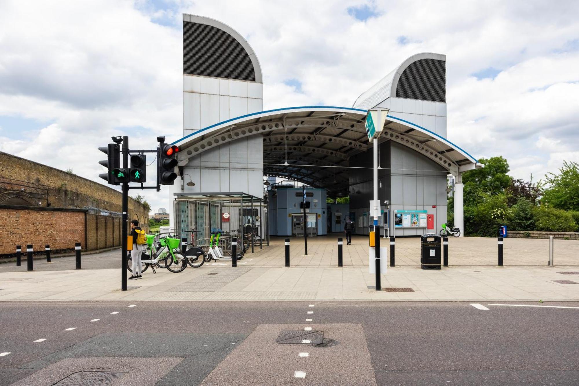 Stylish 2 Bedroom With Garden Free Parking Smart Tvs Close To Thames Riverside And Canary Wharf