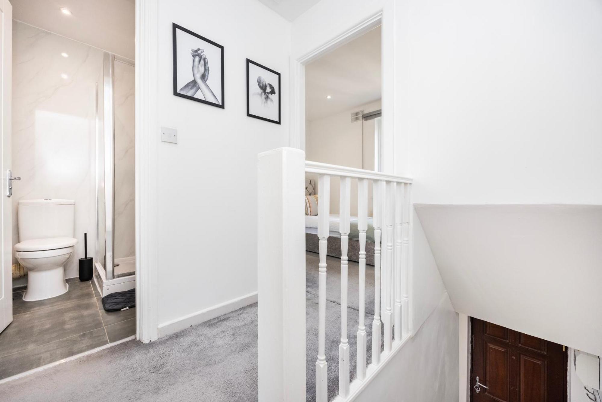Holiday home Stylish 2 Bedroom With Garden Free Parking Smart Tvs Close To Thames Riverside And Canary Wharf