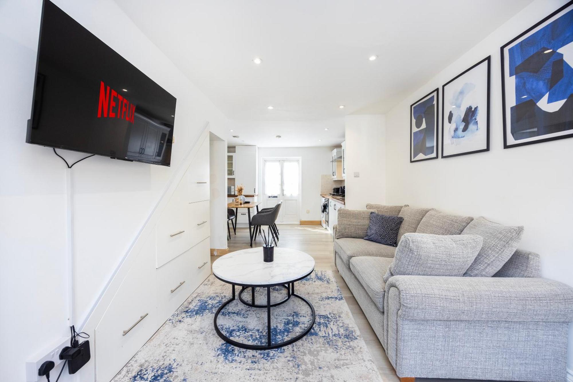 Holiday home Stylish 2 Bedroom With Garden Free Parking Smart Tvs Close To Thames Riverside And Canary Wharf