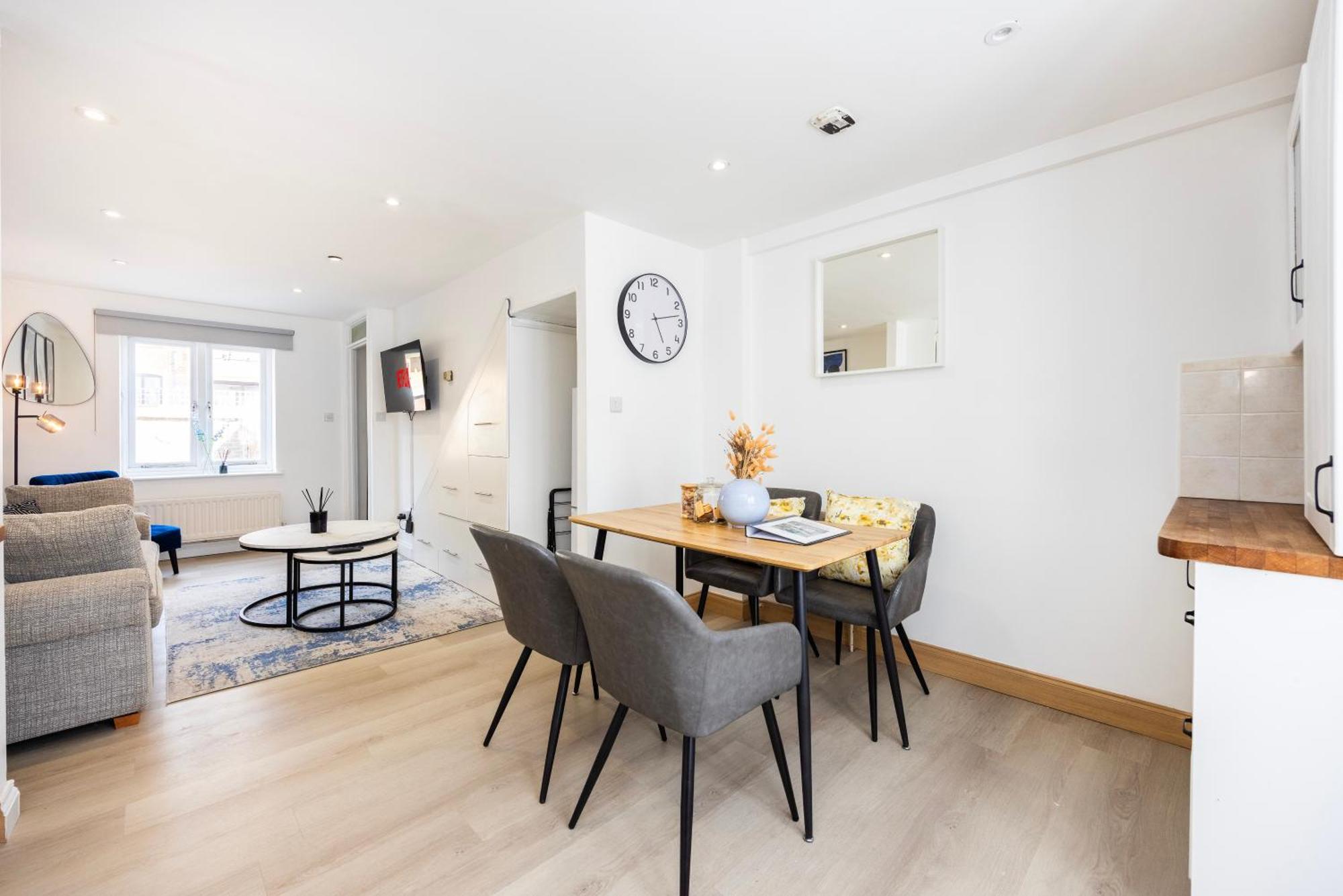 Stylish 2 Bedroom With Garden Free Parking Smart Tvs Close To Thames Riverside And Canary Wharf