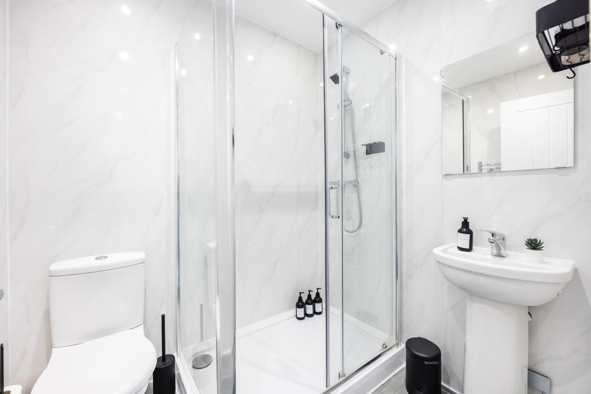 Stylish 2 Bedroom With Garden Free Parking Smart Tvs Close To Thames Riverside And Canary Wharf *