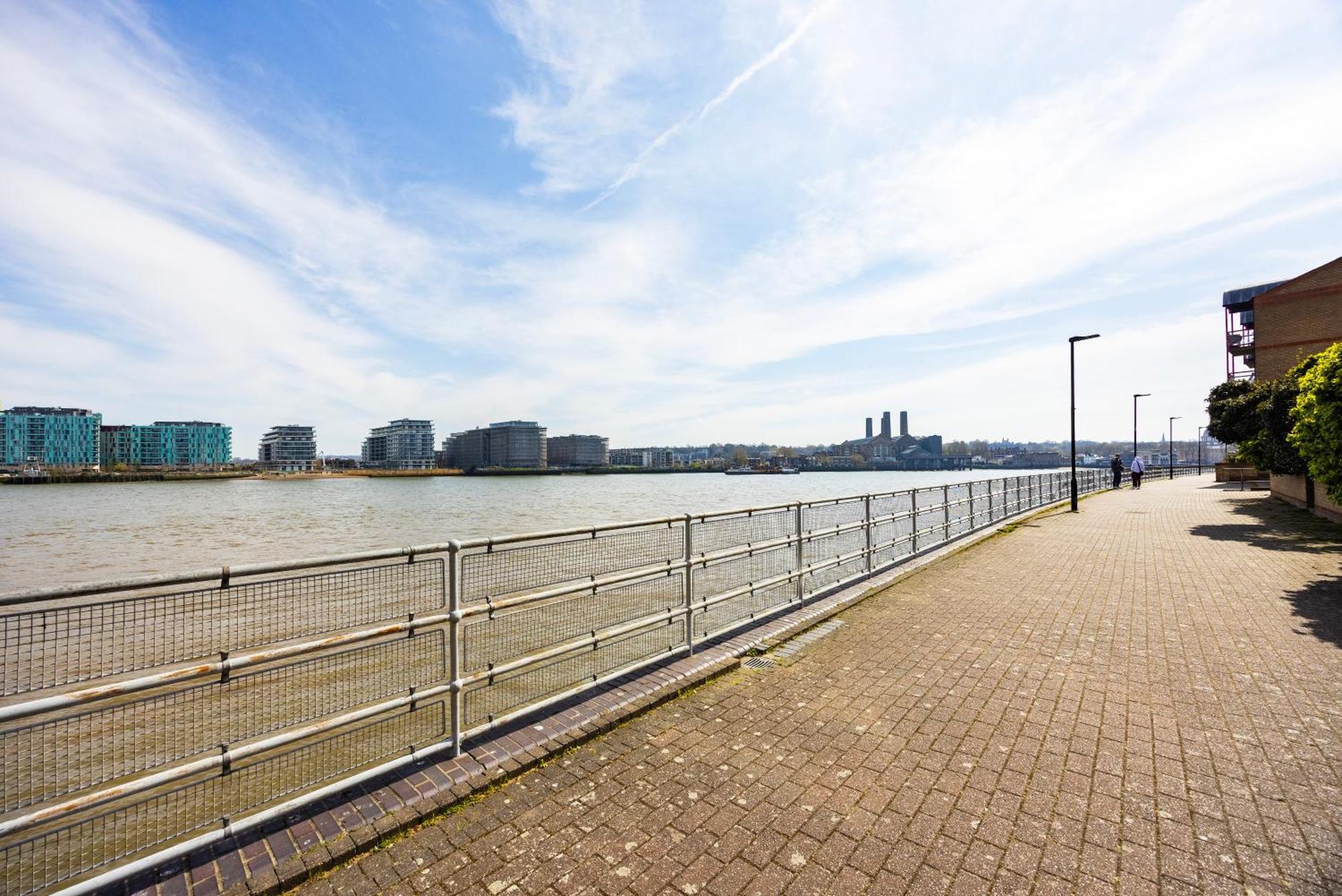 Stylish 2 Bedroom With Garden Free Parking Smart Tvs Close To Thames Riverside And Canary Wharf Holiday home *