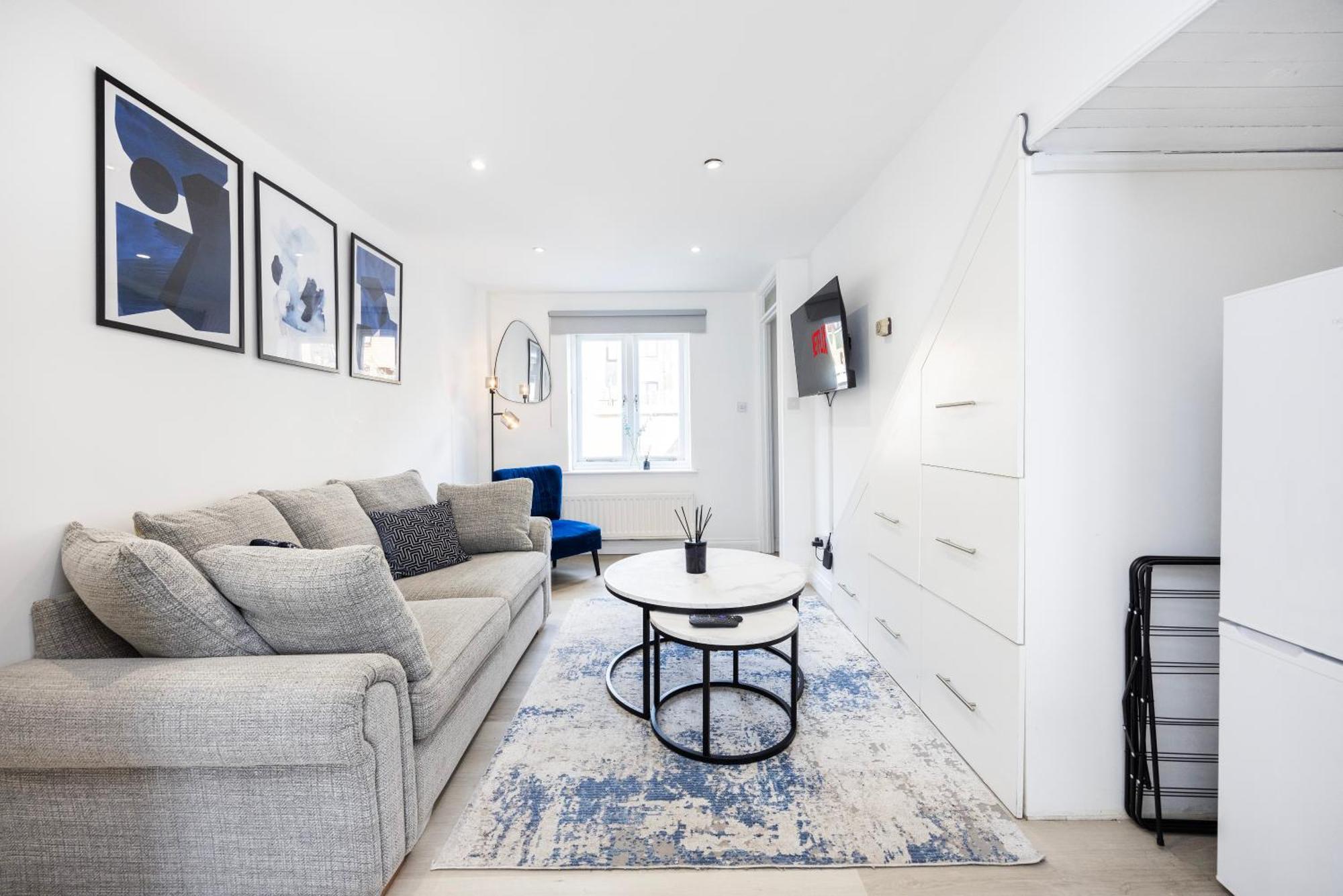 Stylish 2 Bedroom With Garden Free Parking Smart Tvs Close To Thames Riverside And Canary Wharf Holiday home London
